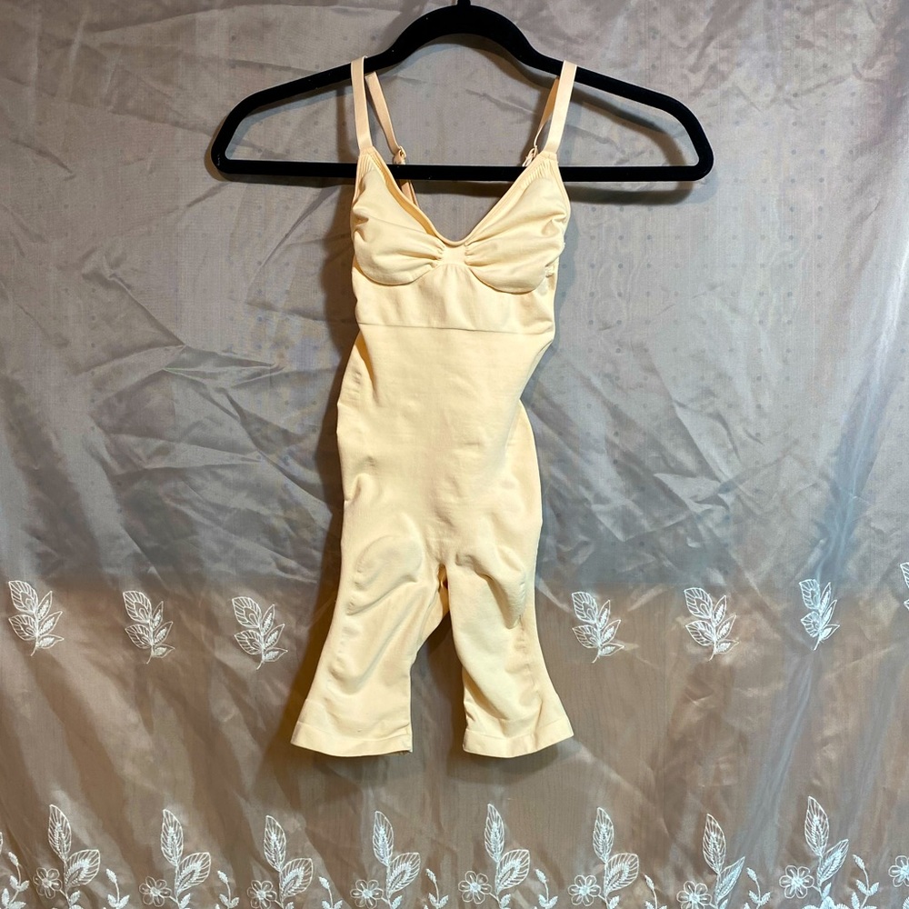 Skims seamless sculpt mid thigh bodysuit